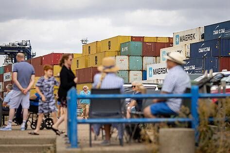 Reino Unido también para por mar: la huelga de estibadores agrava las protestas del transporte