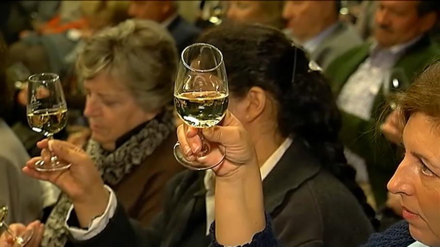 El vino blanco sortea la crisis: es el preferido de jóvenes y mujeres￼