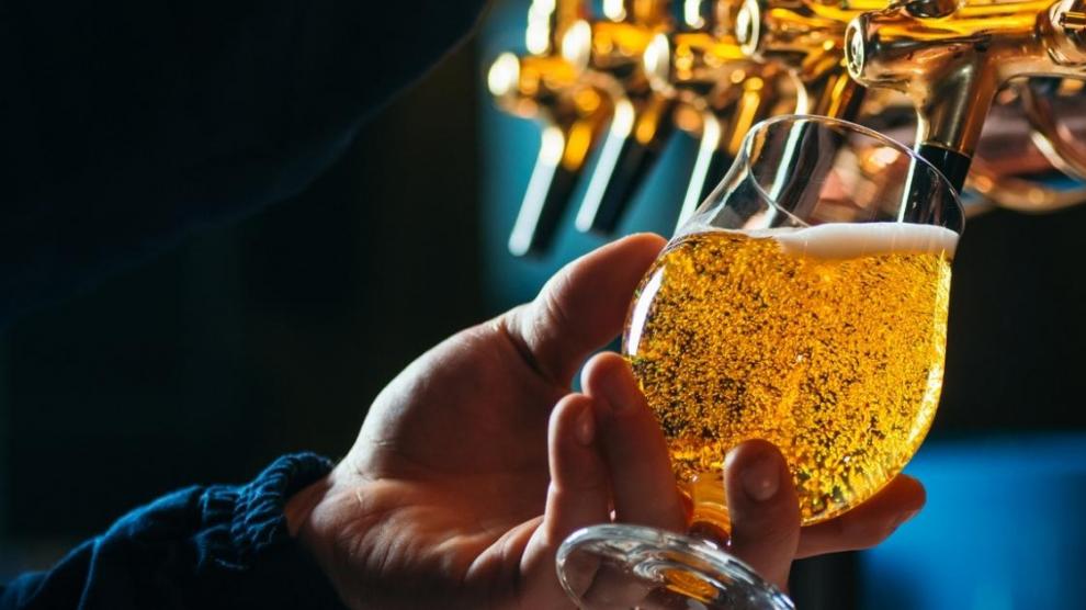 Así son las ‘Heinekicks’, las zapatillas creadas para los amantes de la cerveza￼