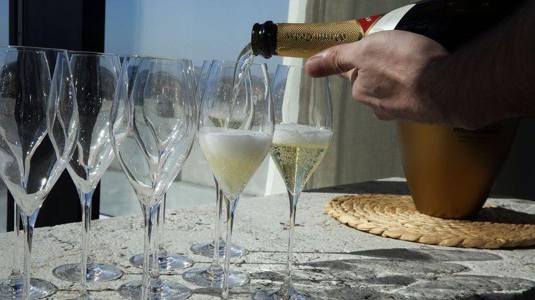 Galicia vende en el canal de la alimentación más vino y a precios más caros￼￼