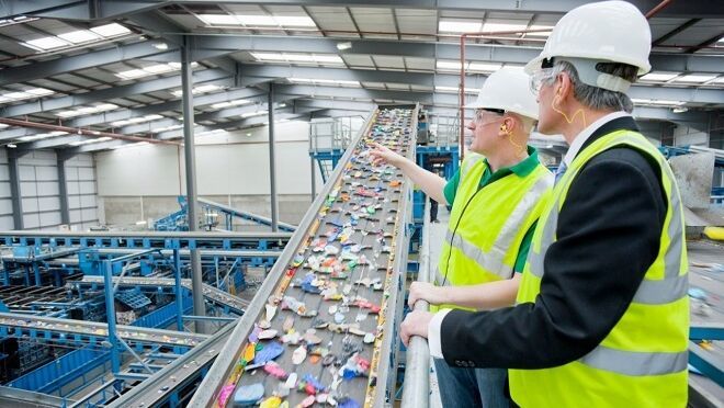 La UE legisla el uso del plástico reciclado en contacto con los alimentos￼