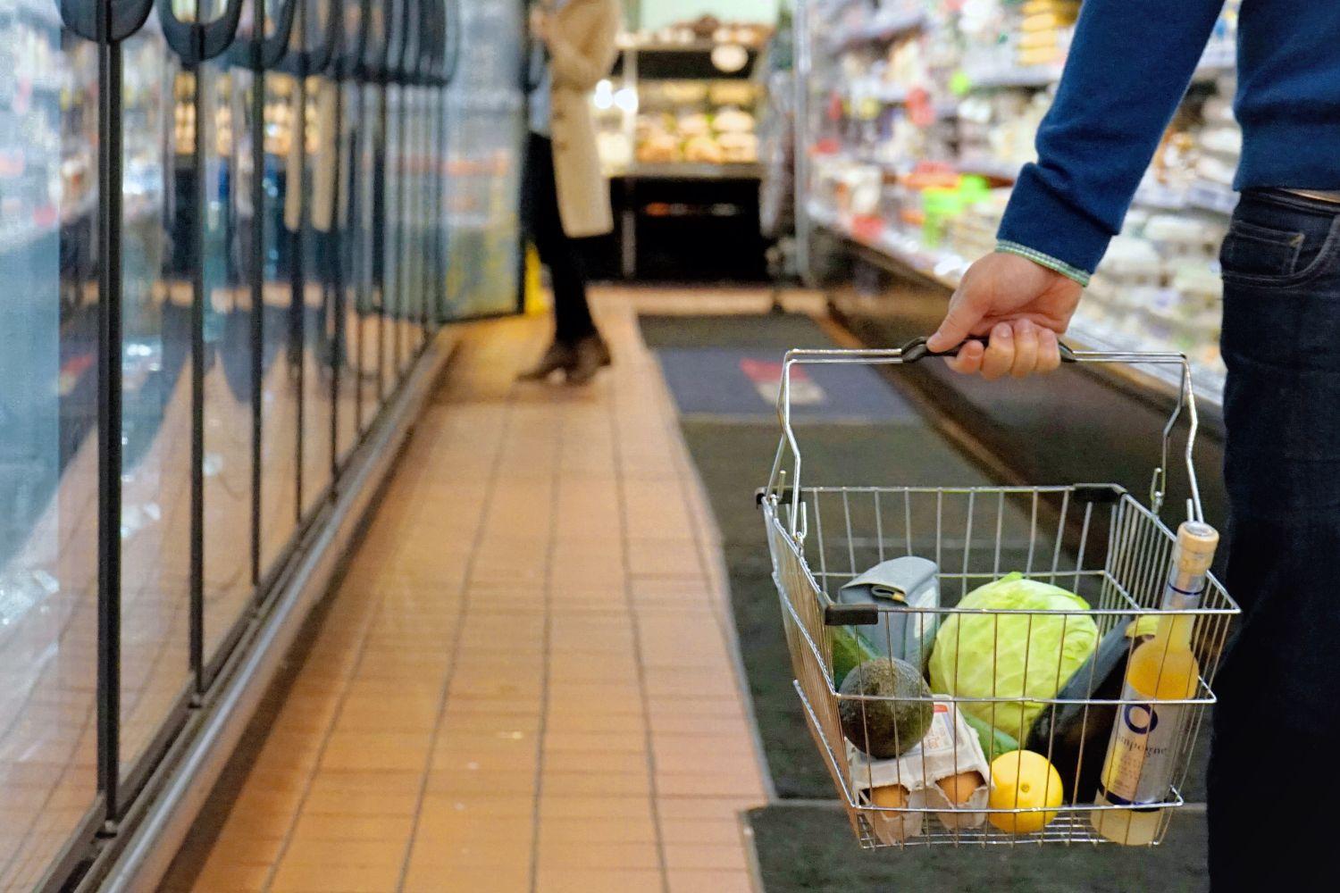 La cadena Tu super congela el coste de varios productos y aviva el debate sobre topar precios