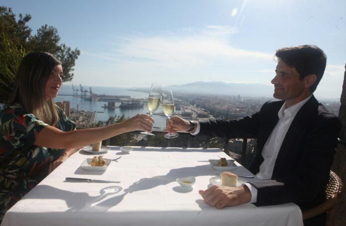 Paradores firma un acuerdo con D.O. Cava para dar a conocer la bebida entre sus clientes￼￼