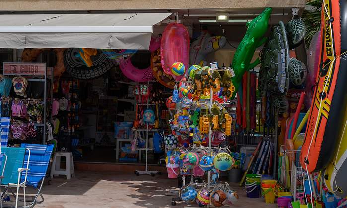 Las tiendas de chinos son el «mayor» retailer de España y no lo sabíamos