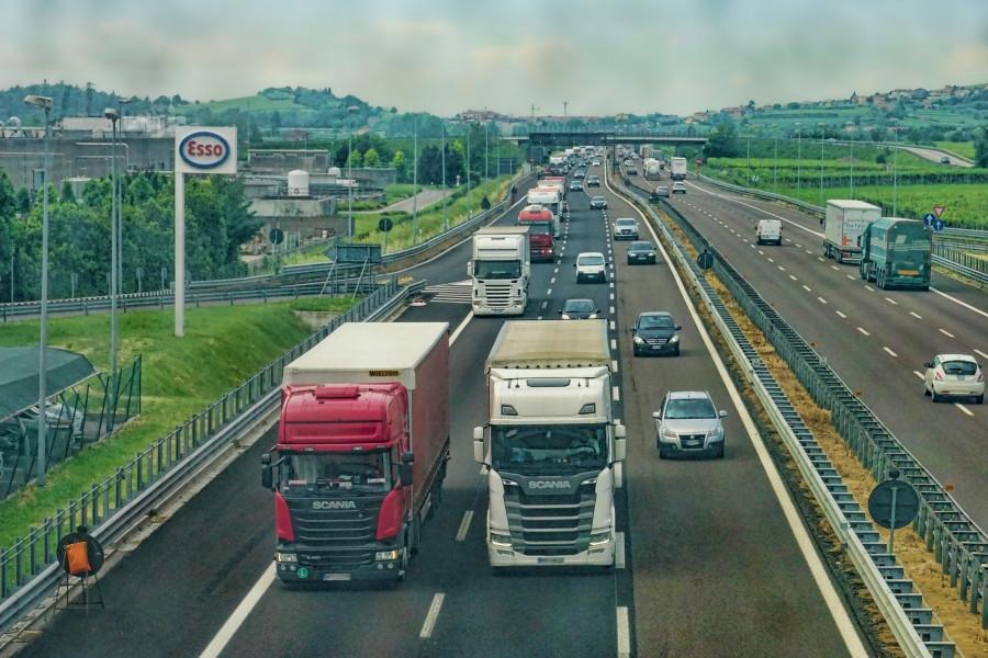 Comienza el paro indefinido del transporte de mercancías