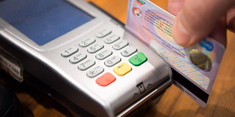 El 95% de los consumidores prefiere pagar con tarjeta en comercios