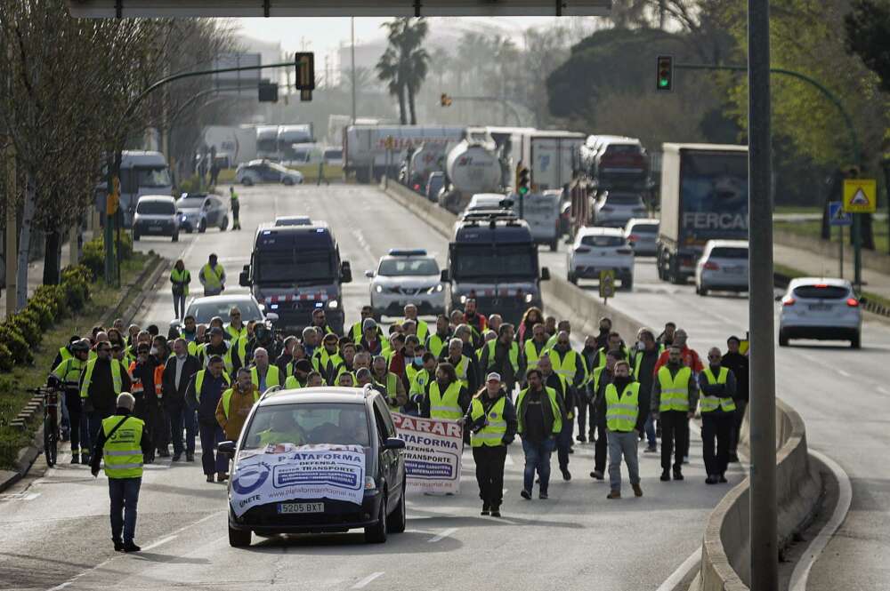 La huelga de transportistas y la inflación amenazan la campaña del Black Friday y la Navidad