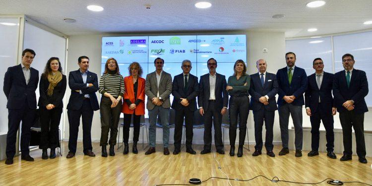 Los principales sectores de consumo piden aplazar el impuesto al plástico