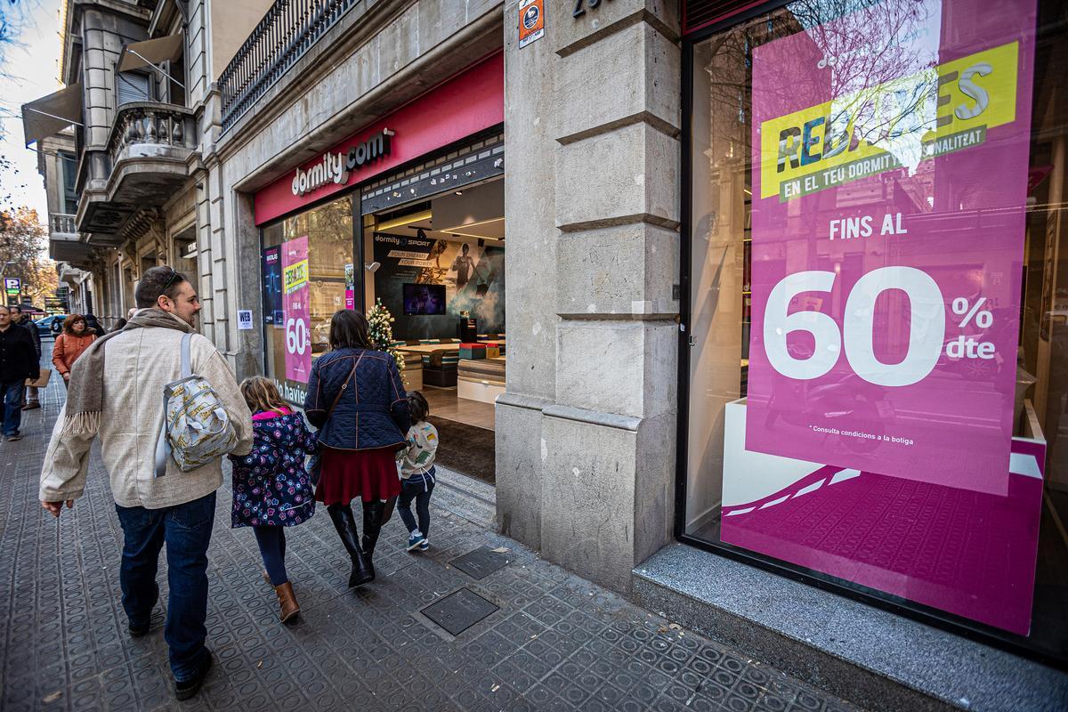 El comercio ultima la campaña de Navidad con rebajas adelantadas y menos capacidad de descuentos