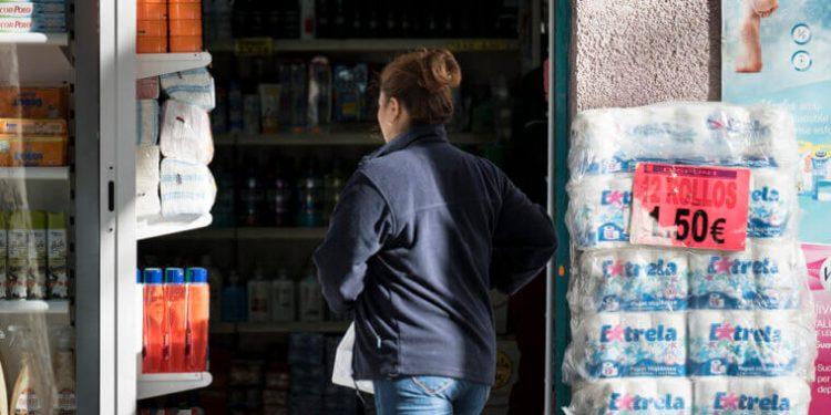 Barcelona pone freno a los supermercados fantasma
