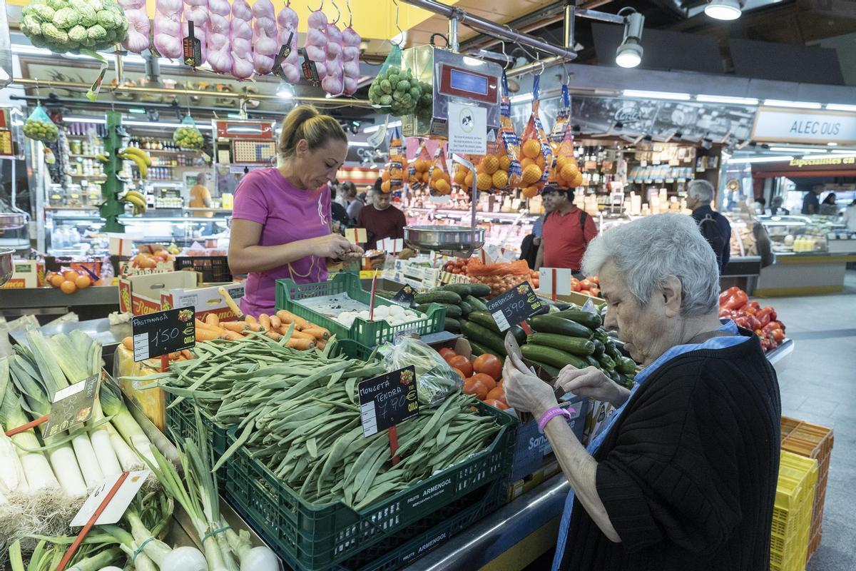 Alimentación, telefonía, hipotecas… hasta los sellos: todo lo que sube este año