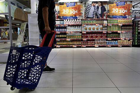 La cesta de la compra se vacía un 11% y pone en guardia a los supermercados por los márgenes