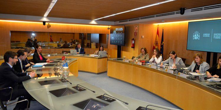 El Gobierno movilizará 106 millones en 2023 para mejorar la competitividad del sector comercial