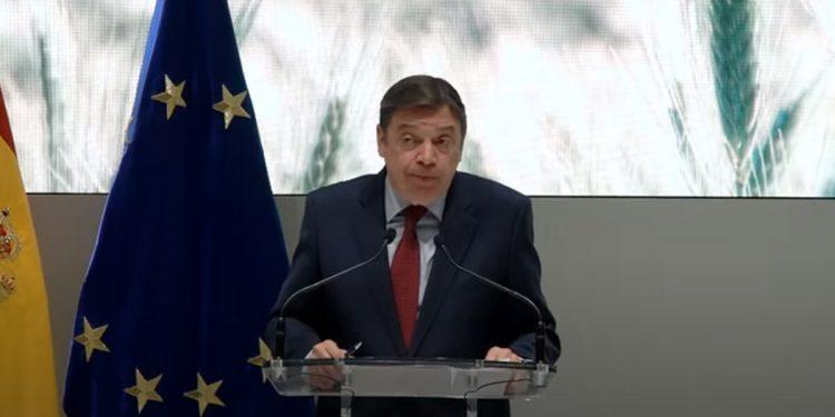 Planas pide a la cadena alimentaria trasladar la rebaja de costes a los precios finales
