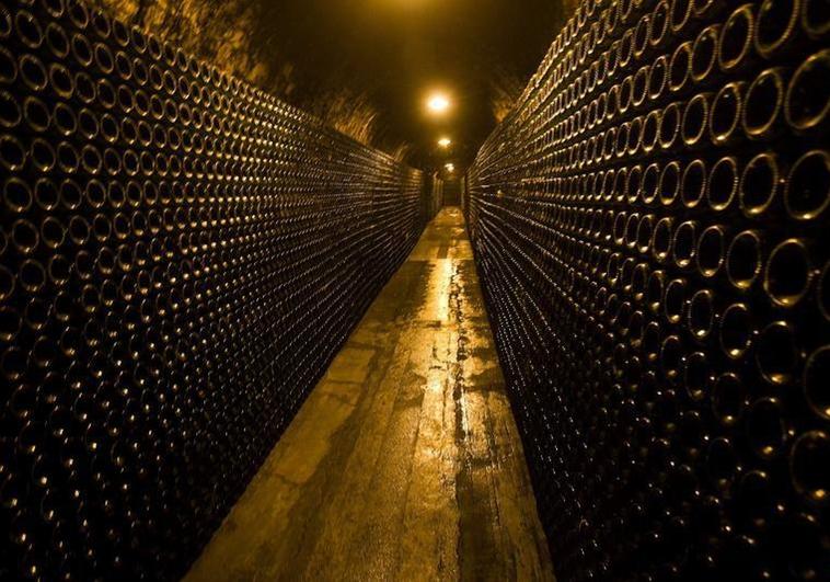 El cava supera la tensión política pero no los choques entre las regiones productoras