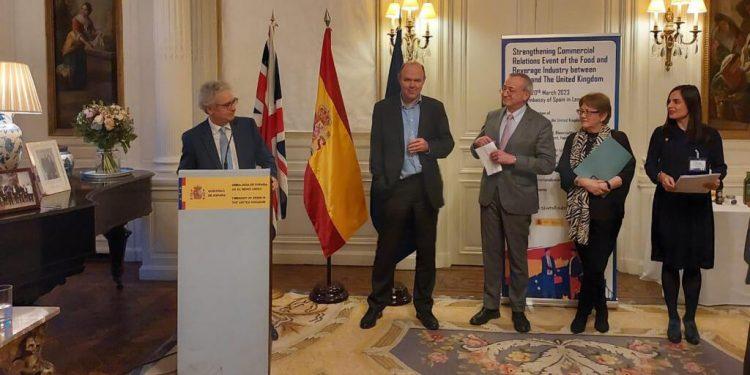 FIAB refuerza su relación comercial con Reino Unido