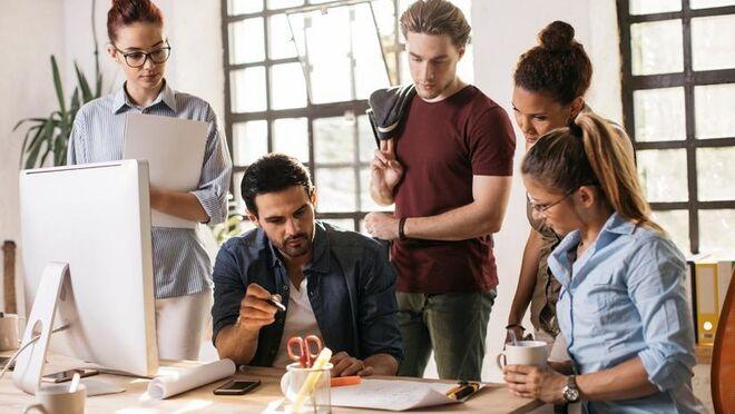 El ambiente laboral es lo que más importa a los españoles para ser felices en el trabajo
