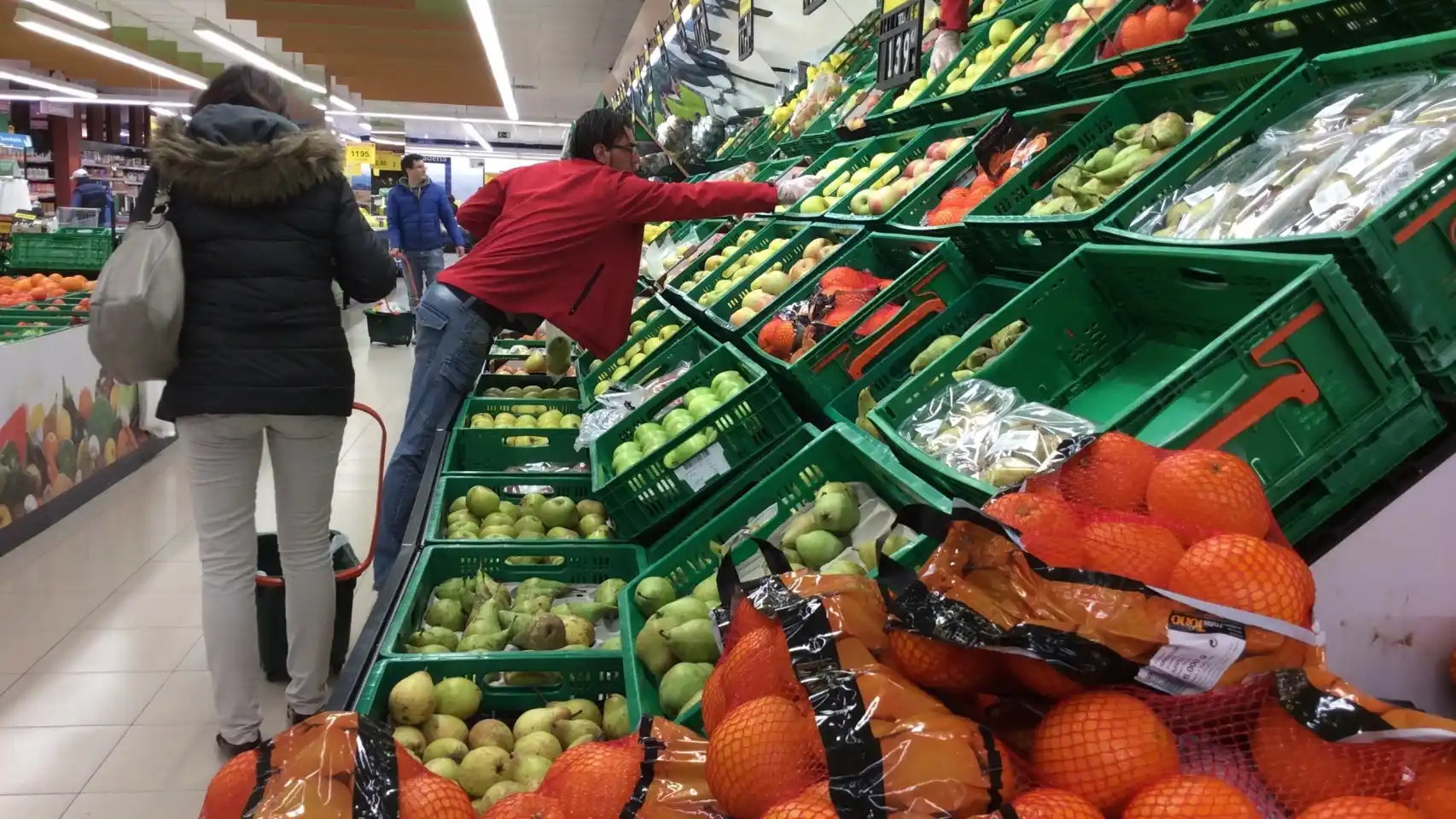 Los alimentos subieron más de un 13% en marzo según informes del Gobierno: cae el consumo de frescos