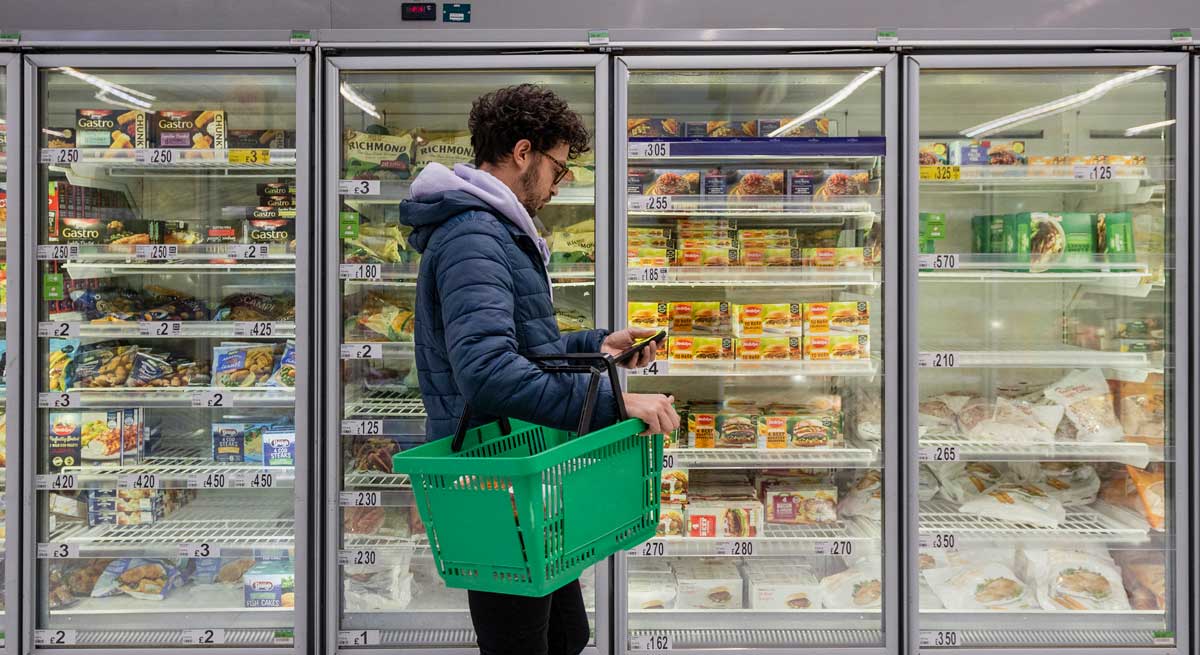 Bruselas da un respiro a las cadenas de supermercados y les da otros seis años para que cambien sus neveras