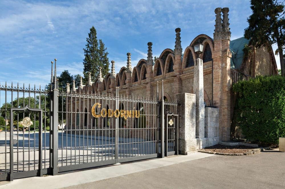 Codorníu es la única gran marca de cava que vende más botellas en el último año