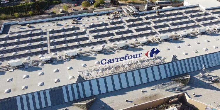 Carrefour implantará el autoconsumo energético en 130 establecimientos