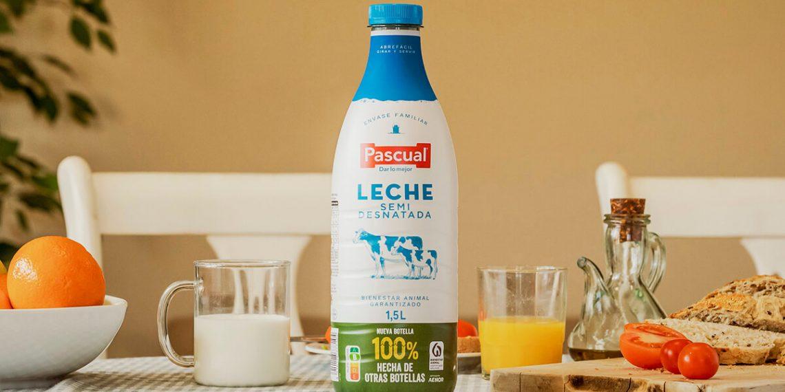 Pascual fabrica una botella para leche hecha 100% de otras botellas