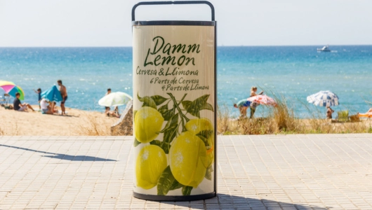 Damm promueve el reciclaje en las playas del Mediterráneo