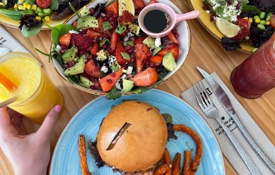 Bares y restaurantes: más consumo diurno, menos cenas 