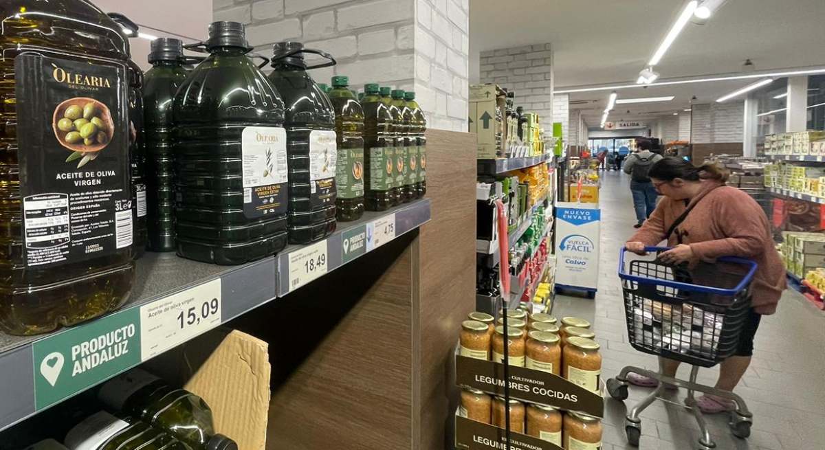 El consumo interno de aceite de oliva cae más del 50%, con el virgen extra a 7 euros y subiendo