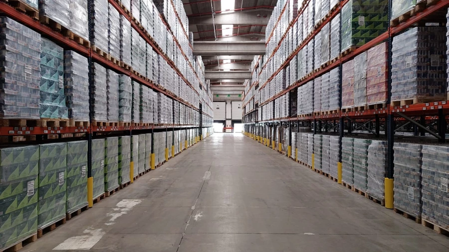 GXO Logistics se asocia con Red Bull para gestionar el almacenamiento y distribución