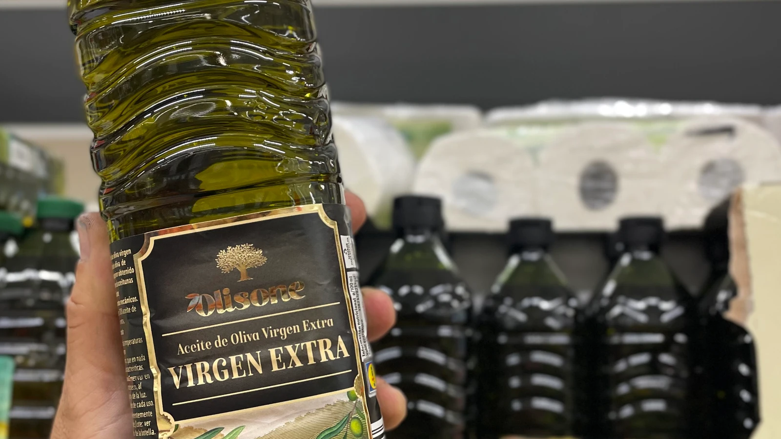 La subida del aceite de oliva provoca una «guerra de precios» en los supermercados