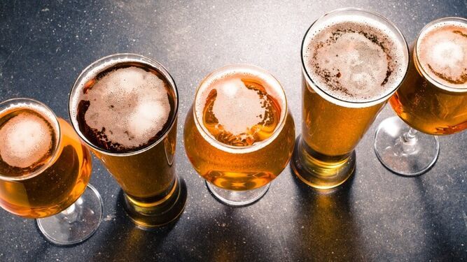 Estrella Damm, Mahou, Cruzcampo y San Miguel, las cervezas españolas mejor valoradas del mundo