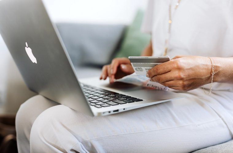 LAS OPINIONES ONLINE DE LOS COMPRADORES INFLUYEN TANTO COMO UN DESCUENTO