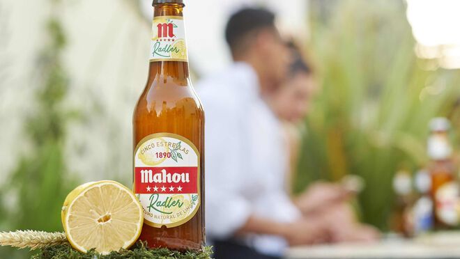 La OCU advierte de que en las cervezas con limón este ingrediente «rara vez» alcanza el 5%