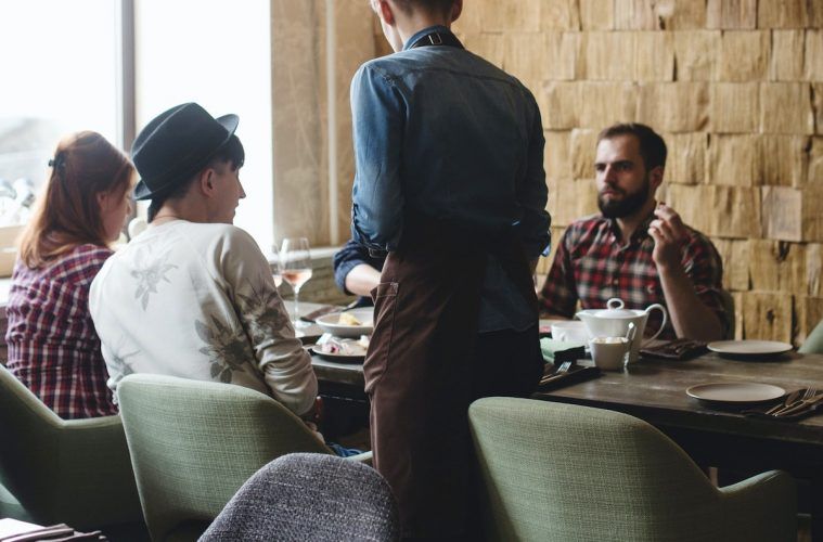 UNO DE CADA CUATRO NUEVOS EMPLEOS EN ESPAÑA ESTÁ VINCULADO A HOSTELERÍA Y TURISMO