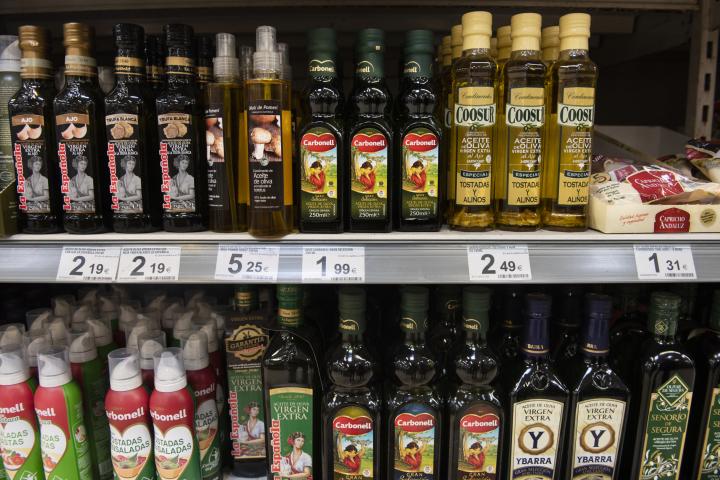 Carrefour se ‘pica’ con el Corte Inglés y deja tirados los precios del aceite de oliva