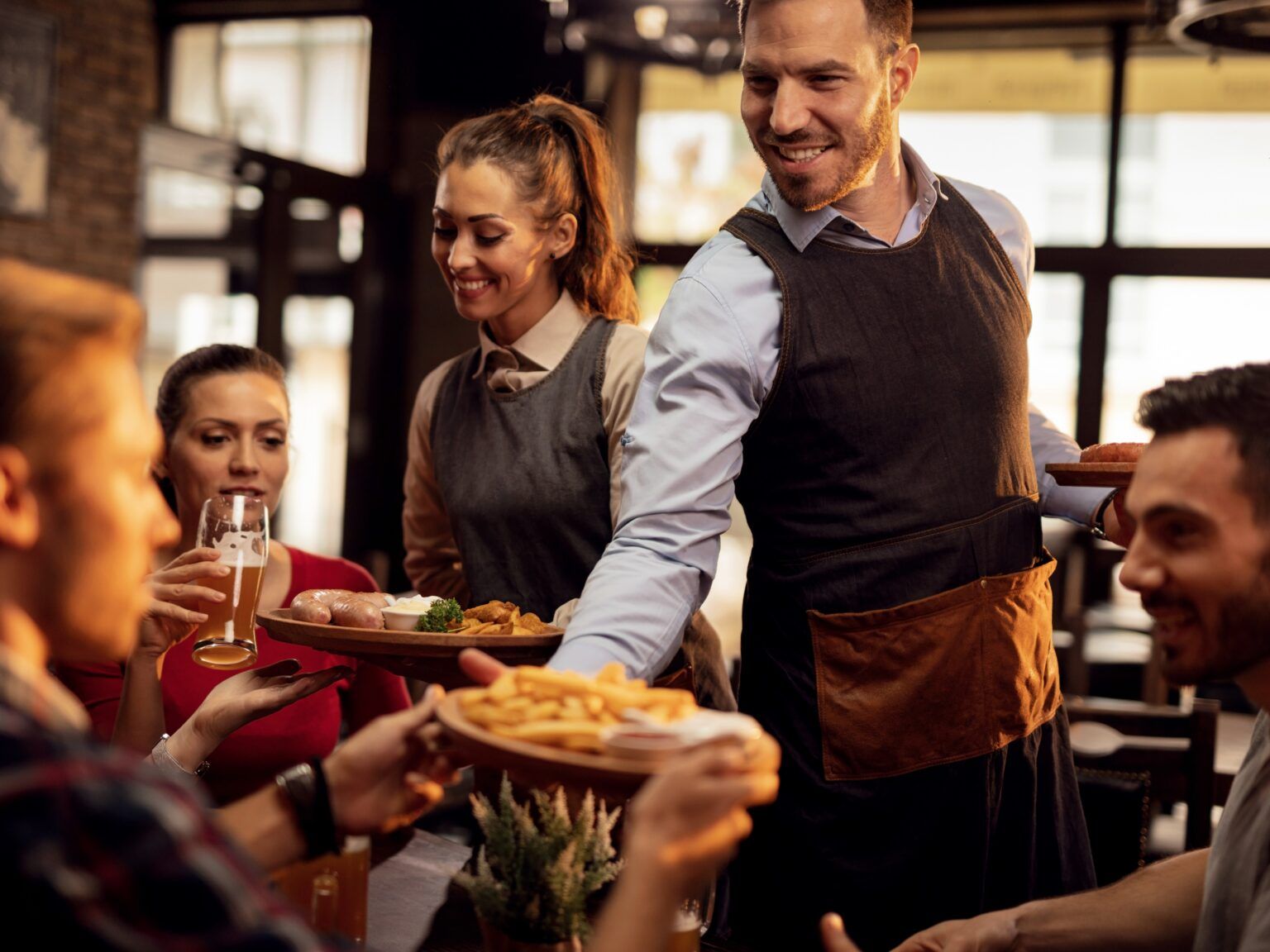 La restauración frena la subida de precios en julio y apuesta por las promociones