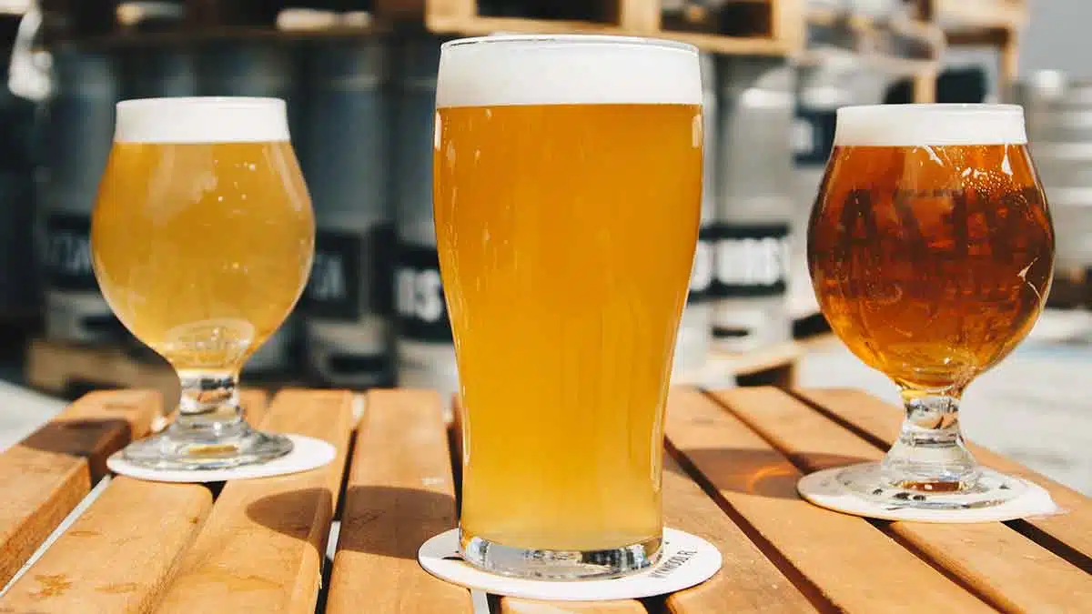 Heineken, Mahou y Damm: las marcas de cerveza retroceden en su inversión publicitaria en 2022
