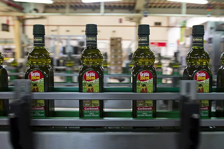 El desplome del consumo de aceite de oliva por la escalada del precio golpea al sector y hunde las ventas hasta un 40%