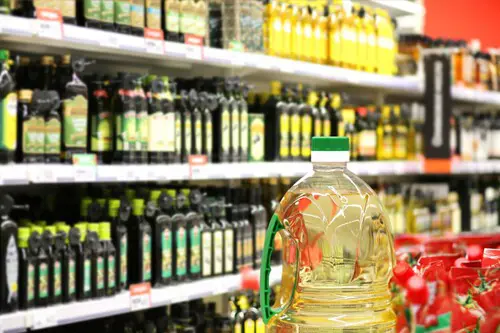 Alcampo entra en la guerra de los precios del aceite de oliva con un precio de hace años