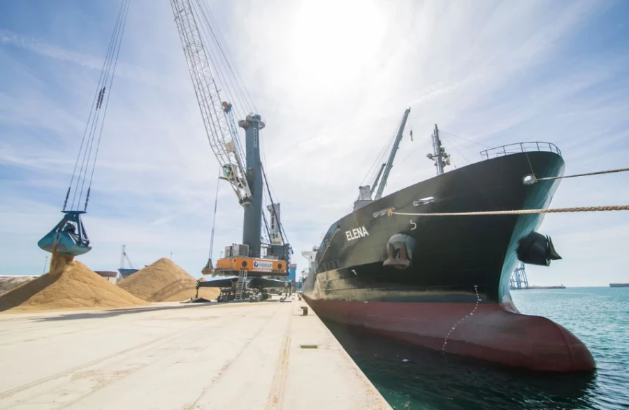 Desciende un 3,9% el tráfico de mercancías en los puertos españoles durante la primera mitad del año
