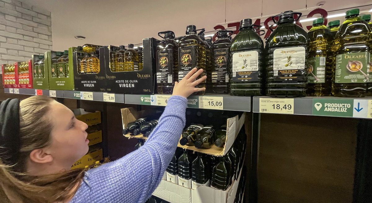 Tras 28 meses de subida de precio, el aceite de oliva cuesta un 39% más que hace un año