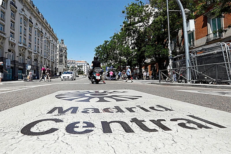 El transporte madrileño se manifiesta en la capital contra las ZBE