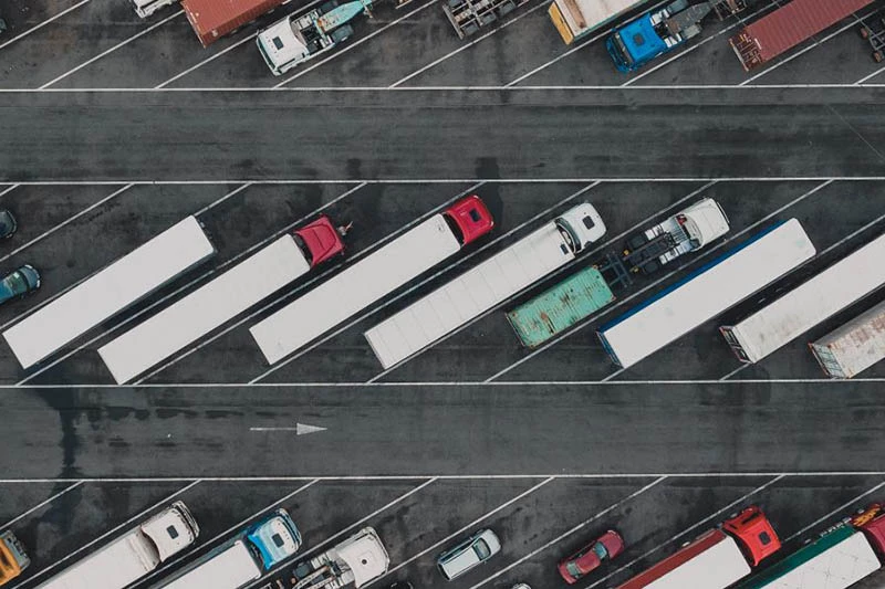 La UE lanza una convocatoria más flexible para financiar aparcamientos para camiones