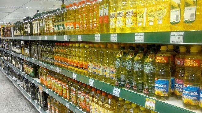 Cruzar Portugal en busca de aceite más barato: «La diferencia es de 20 euros la garrafa»