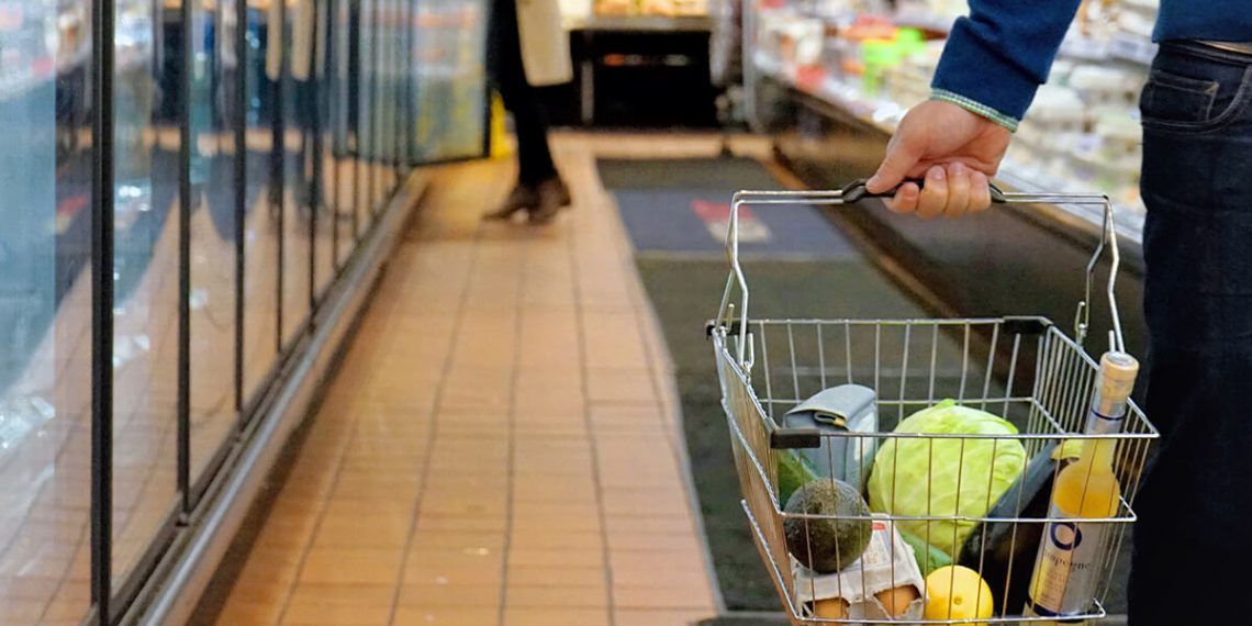 Pescado, carne y fruta salen de la cesta de la compra por la inflación
