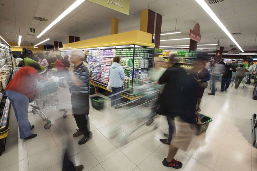 La patronal de Mercadona, Lidl, Dia y Consum asegura que cumplir 3.000 normas encarece la cesta de la compra