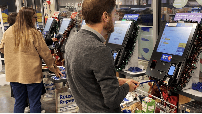 Tesco implementa una nueva tecnología sin escaneo en sus cajas de autoservicio