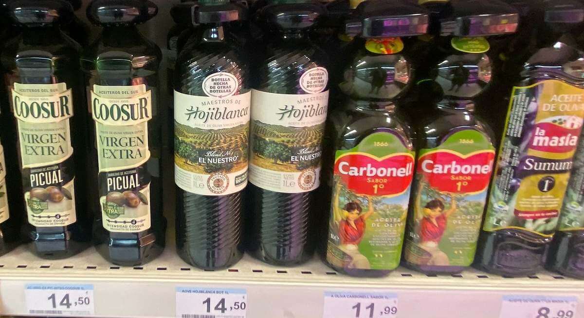 El precio del aceite de oliva bate récord y ronda ya los 15 euros por litro