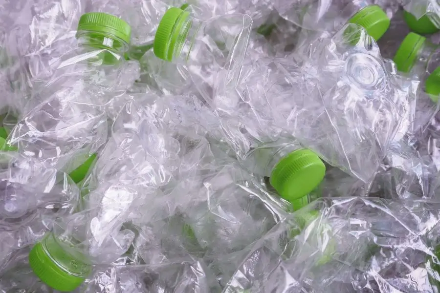 Introducción del impuesto especial sobre el plástico no reciclado usado en los envases no reutilizables